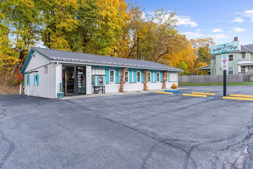 More Photos Of 45 S Walnut St, Sharpsville General Retail For Sale