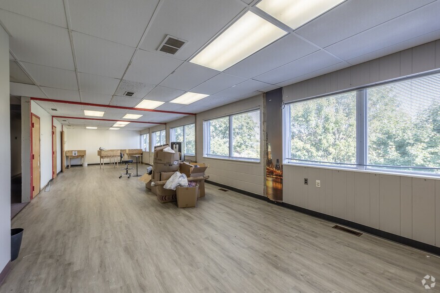 More Photos Of 1240 E Main St, Springfield Loft Creative Space For Sale