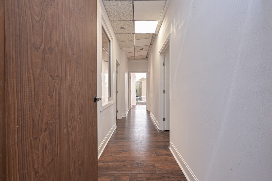 More Photos Of 5625 Cypress Creek Pky, Houston Office For Sale