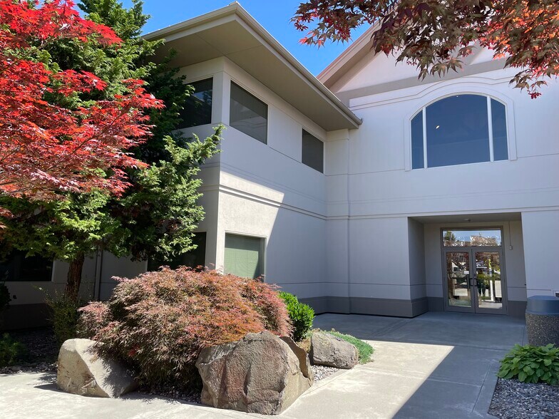 More Photos Of 8836 W Gage Blvd, Kennewick Office For Lease