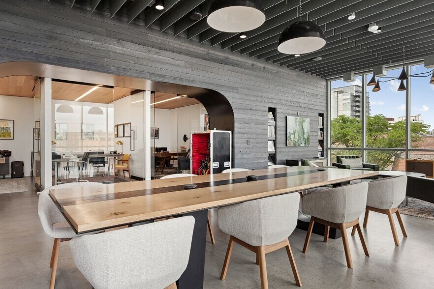 More Photos Of 404 E College St, Iowa City Hotel For Sale