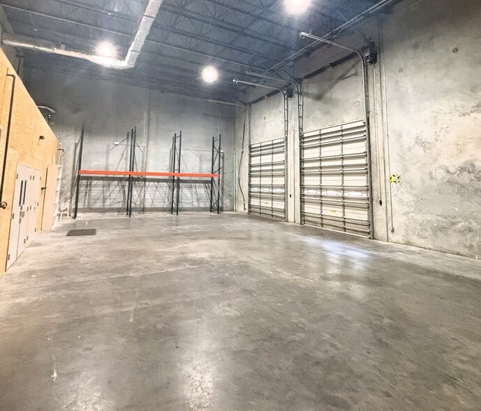 More Photos Of 1330 17th Ave S, Myrtle Beach Showroom For Lease