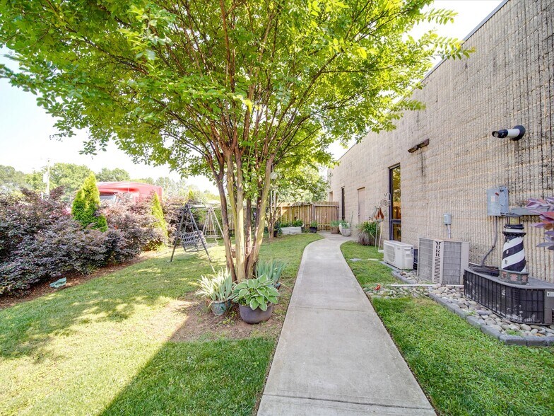 More Photos Of 4400 Republic Ct, Concord Warehouse For Lease