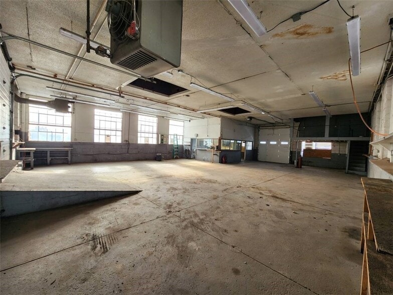 More Photos Of 433 Broadway, Pawtucket Light Distribution For Sale