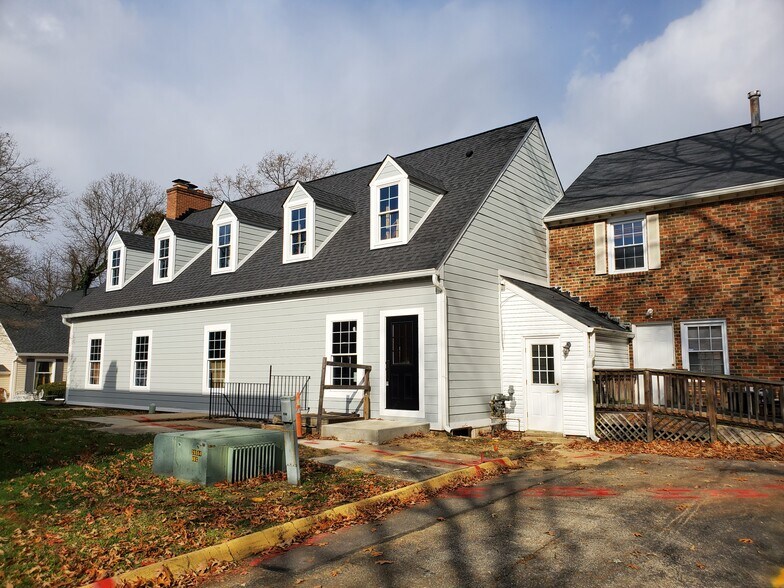 More Photos Of 1678 Village Green, Crofton General Retail For Sale