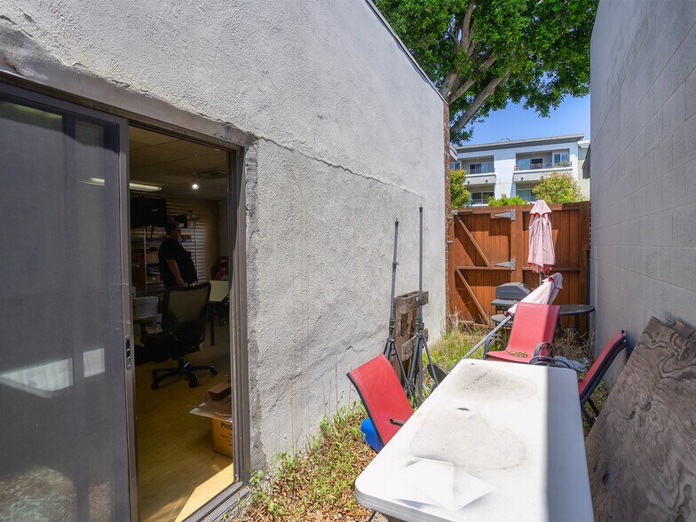 More Photos Of 4708-4710 W Magnolia Blvd., Burbank General Retail For Sale