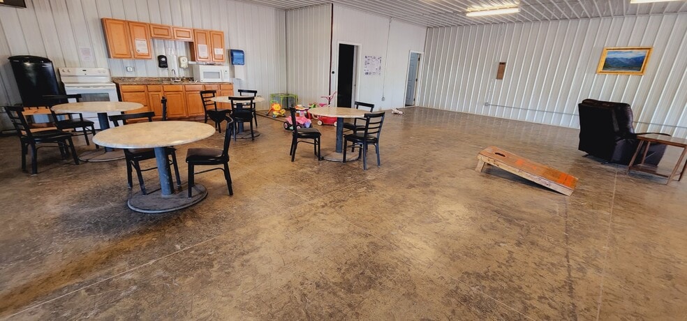 More Photos Of 2052 NW 125th Ave, Watford City Self Storage For Sale