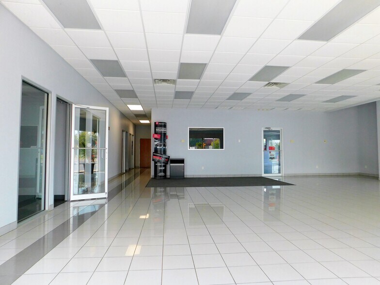 More Photos Of 202 W Gore Blvd, Lawton Auto Dealership For Sale