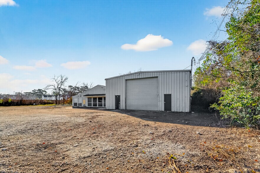 More Photos Of 901 Marcella St, Houston Warehouse For Lease