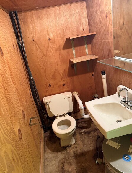 More Photos Of 825 N State Highway 121, Bonham Industrial For Sale