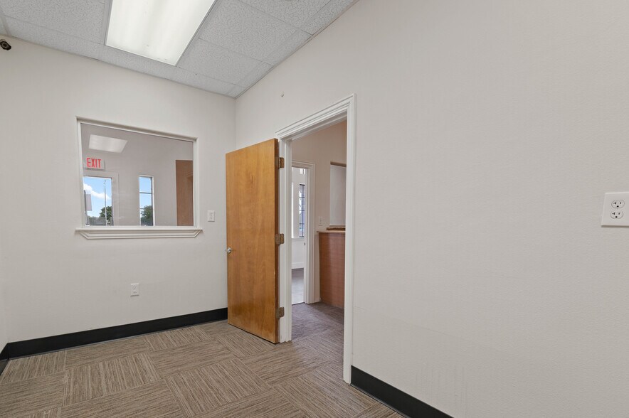 More Photos Of 3605 Interstate 30, Mesquite Medical For Lease