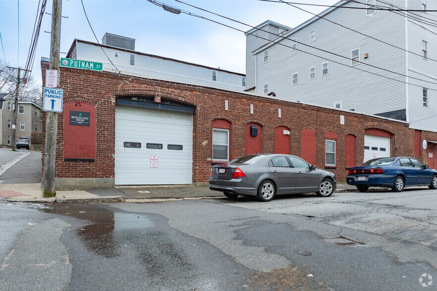 More Photos Of 16-18 Proctor St, Salem Warehouse For Lease