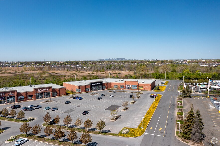 More Photos Of 1011-1195 BOUL St-Bruno, St-Bruno-de-Montarville Unknown For Lease