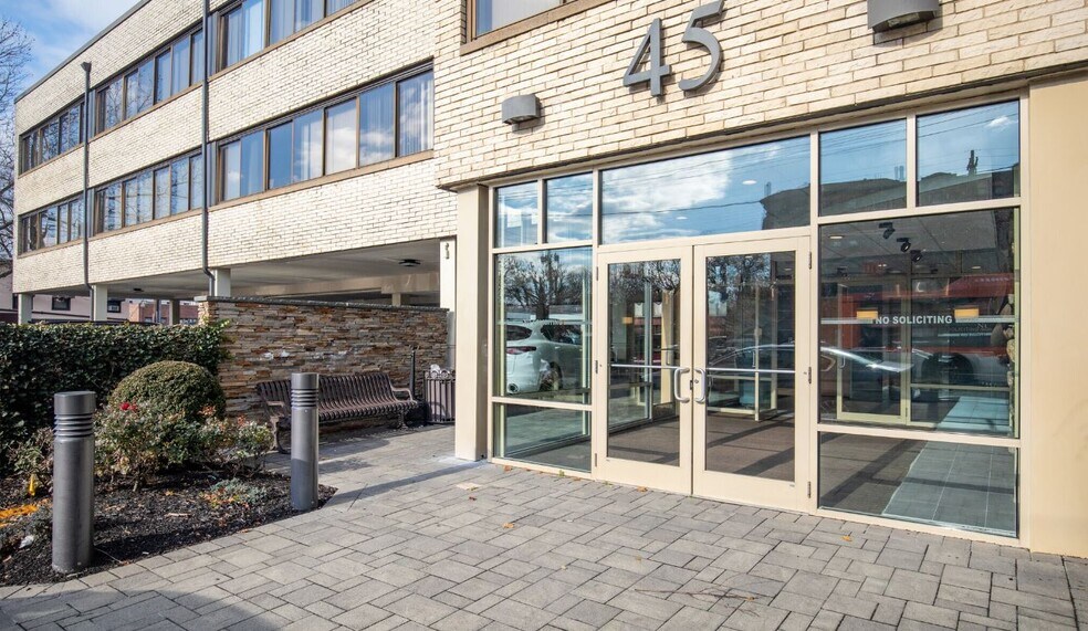 More Photos Of 45 N Station Plz, Great Neck Medical For Lease