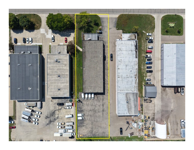 More Photos Of 725 Manufacturers Dr, Westland Warehouse For Sale