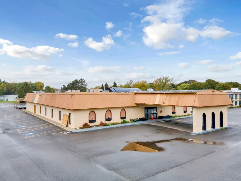 Primary Photo Of 125 N Main St, Newark Hotel For Sale