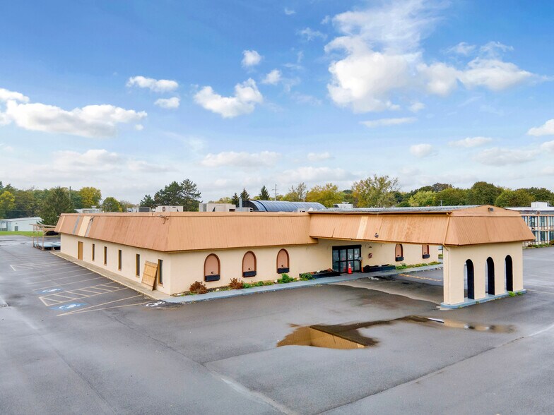 Primary Photo Of 125 N Main St, Newark Hotel For Sale