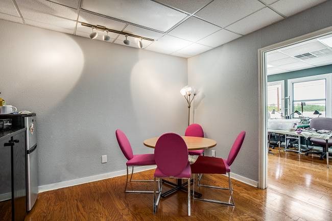 More Photos Of 250 W Olmos Dr, San Antonio Storefront Retail Office For Lease