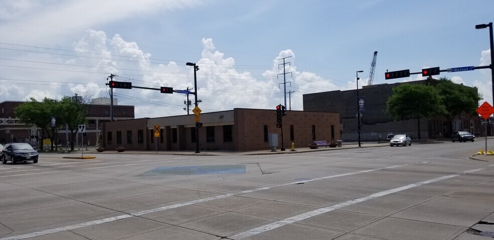 More Photos Of 317 W Walnut St, Green Bay Office For Lease