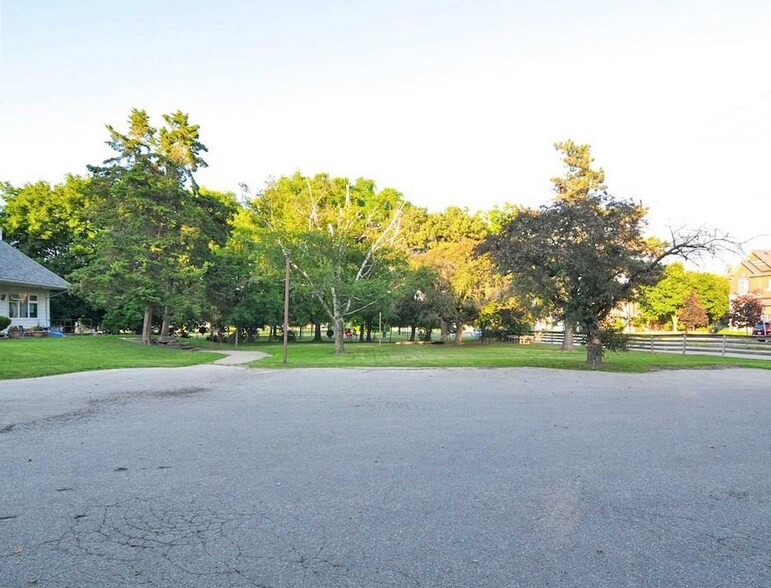 More Photos Of 83 Dunlop St, Richmond Hill Daycare Center For Sale