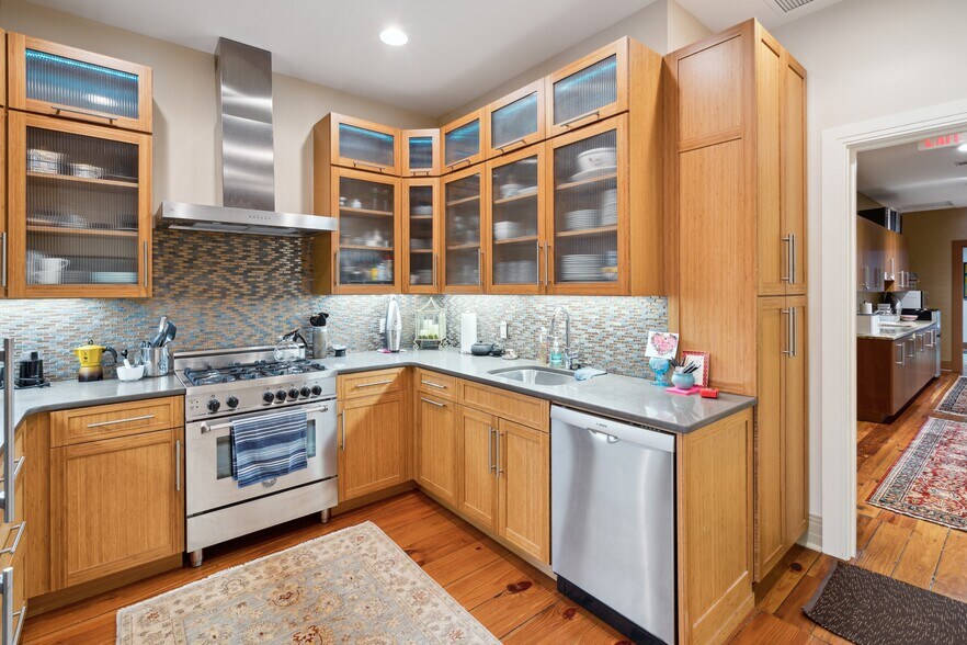 More Photos Of 46 State St, Charleston Office Residential For Lease