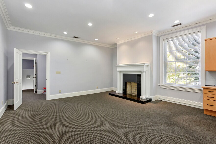 More Photos Of 1719 Abercorn St, Savannah Office Residential For Sale