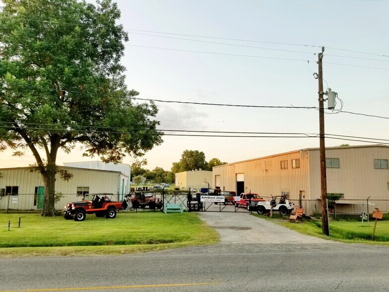 Primary Photo Of 410 W Canino Rd, Houston Manufacturing For Sale