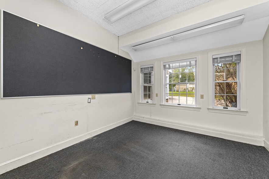 More Photos Of 11 Maple St, West Newbury Office For Sale