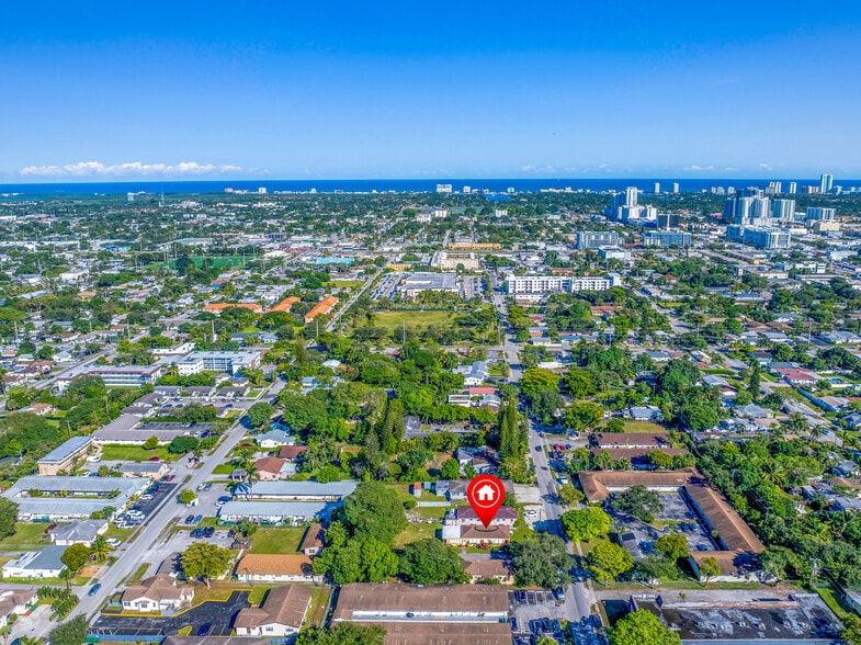 More Photos Of 2459 Pierce St, Hollywood Apartments For Sale