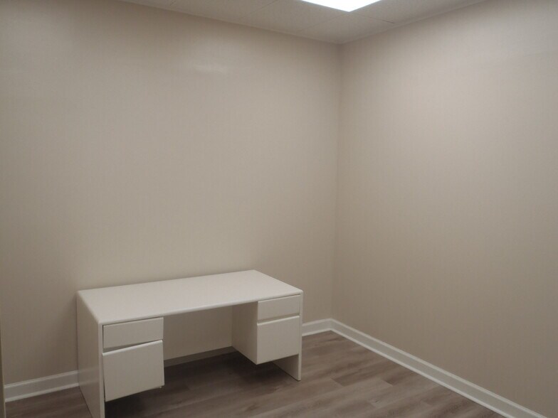 More Photos Of 2025 McLarty Dr, Newport Office For Sale