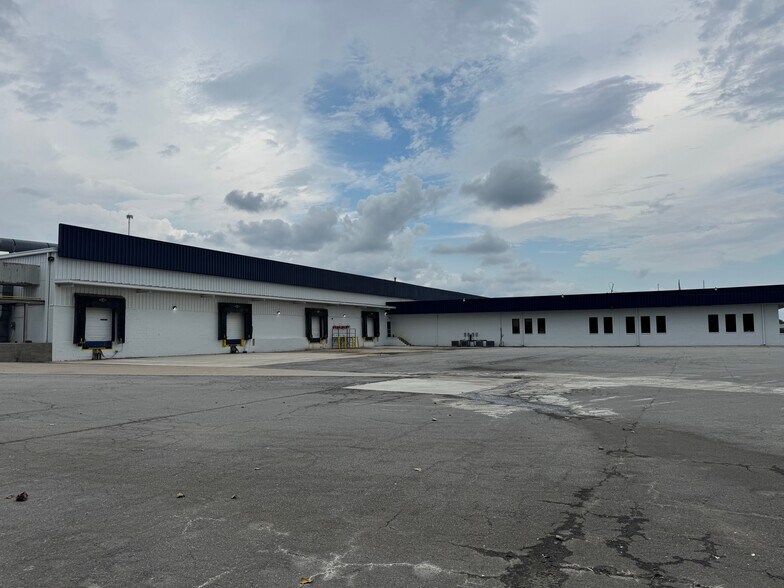 More Photos Of 801 Bill Jones Industrial Blvd, Springfield Manufacturing For Lease