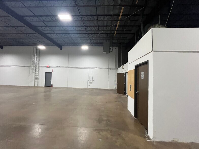 More Photos Of 4220-4232 Charter Ave, Oklahoma City Warehouse For Lease