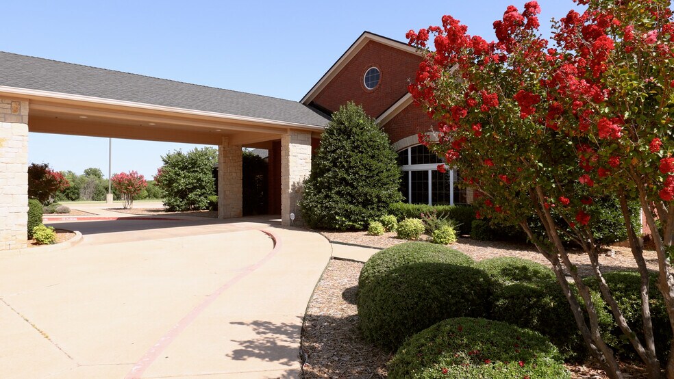 Primary Photo Of 4920 SW Lee Blvd, Lawton Medical For Sale