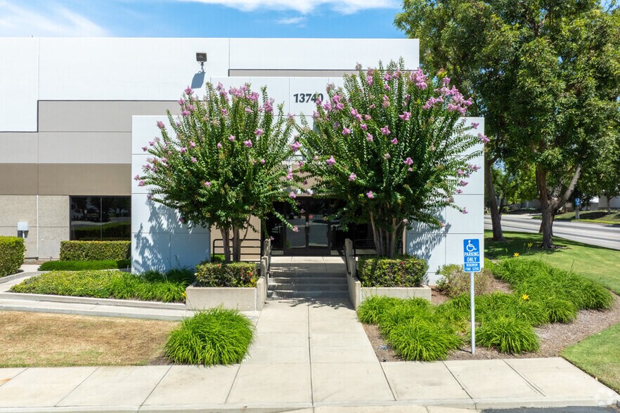 More Photos Of 13740-13760 Ramona Ave, Chino Warehouse For Lease