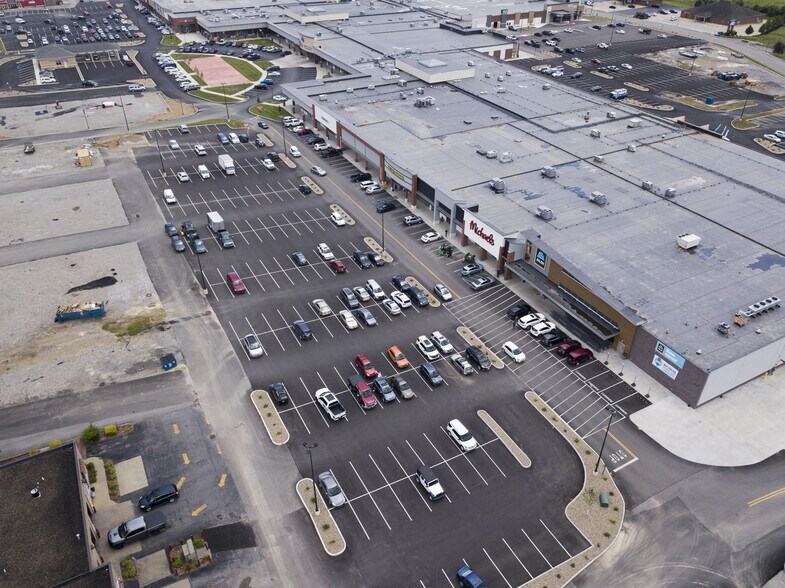 More Photos Of 2600 Middletown Commons, White Hall Storefront For Lease