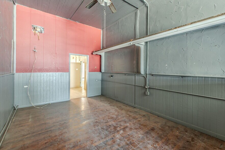 More Photos Of 221 S Main St, McGregor Storefront Retail Office For Sale