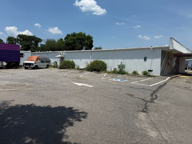 More Photos Of 1001 Winterville Rd, Athens Showroom For Lease