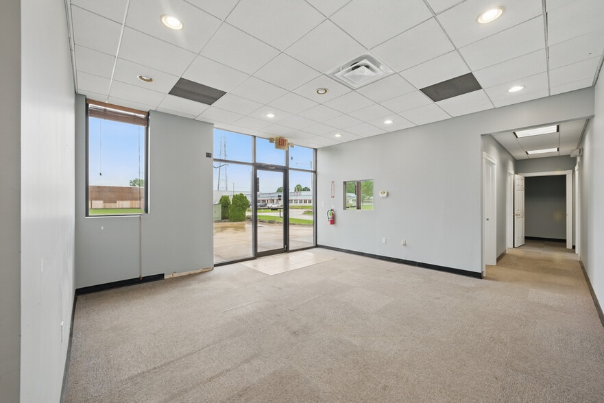 More Photos Of 9552 York Alpha Dr, North Royalton Service For Sale