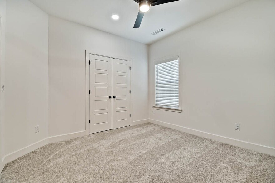 More Photos Of 502-510 W Persimmon St, Rogers Apartments For Sale