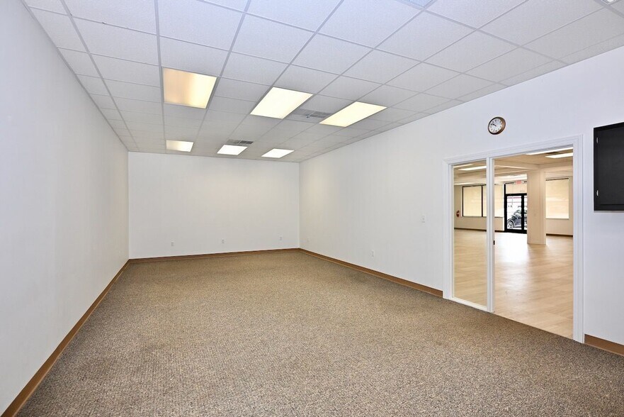 More Photos Of 418-428 Marlyn Ln, Alcoa Storefront Retail Office For Lease