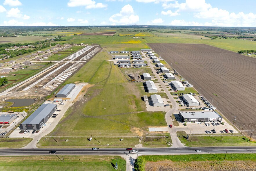 More Photos Of 1033 Sales Dr, Waxahachie General Retail For Lease