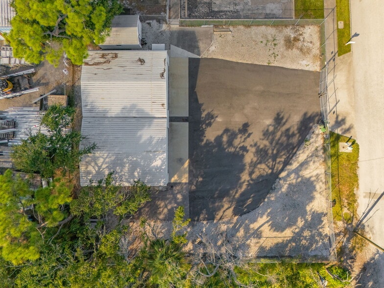 More Photos Of 2182 10th St, Sarasota Industrial For Sale