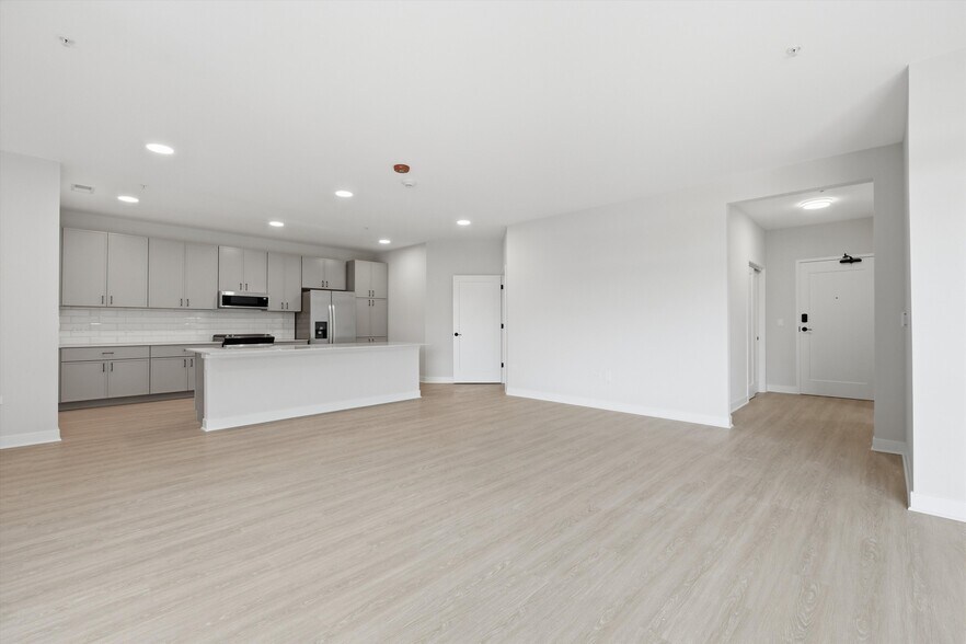 More Photos Of 1850 Glenview Rd, Glenview Apartments For Lease