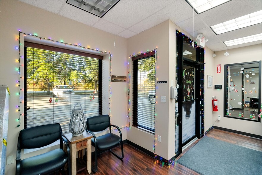 More Photos Of 207 W Archer Rd, Baytown Warehouse For Sale