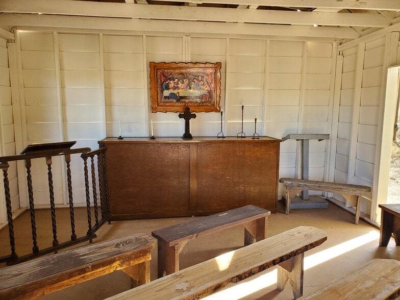 More Photos Of 331 W Rockspring Ln, Benson Movie Radio TVStudio For Sale