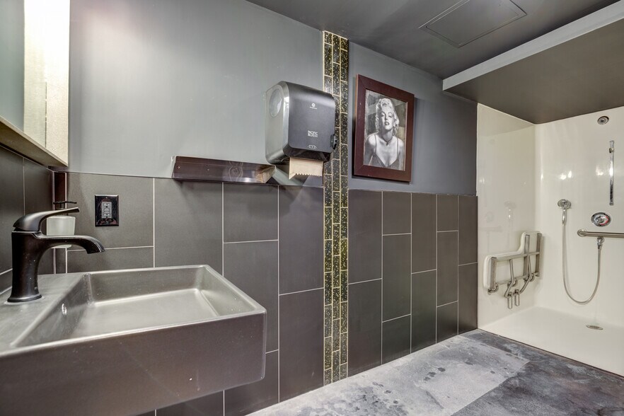 More Photos Of 710 Seward St, Los Angeles Loft Creative Space For Lease