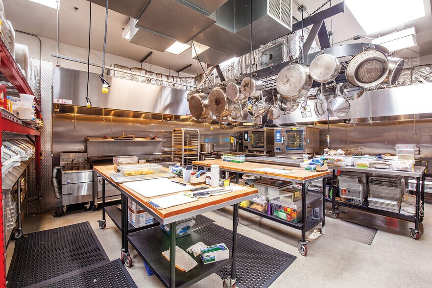 More Photos Of 1643 Jerrold Ave, San Francisco Industrial For Sale