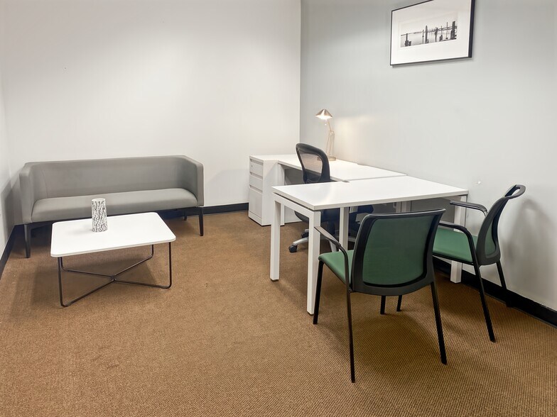 More Photos Of 2002 Timberloch Pl, The Woodlands Coworking Space