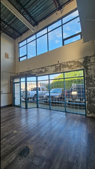 More Photos Of 1833 Coast Meridian Rd, Port Coquitlam Warehouse For Sale
