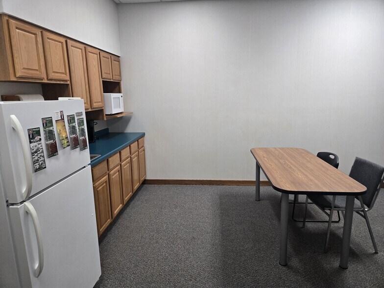 More Photos Of 1903 Keith St, Eau Claire Medical For Lease